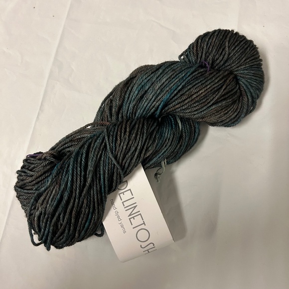 Madelinetosh Tosh Merino Wool Hand Dyed "Chickory " Yarn Worsted 225 yds - Picture 1 of 4